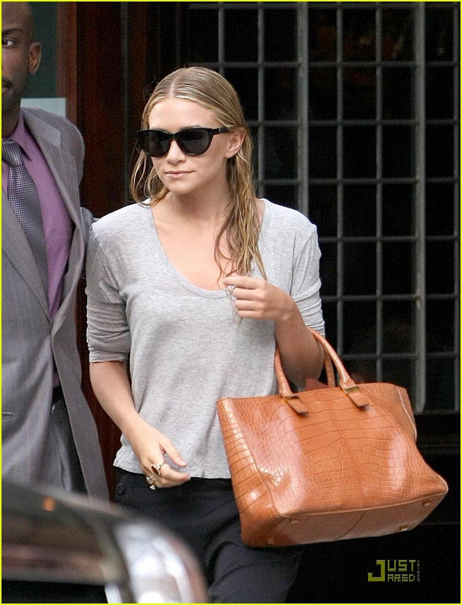 mary kate ashley olsen busy day in new york 042554389