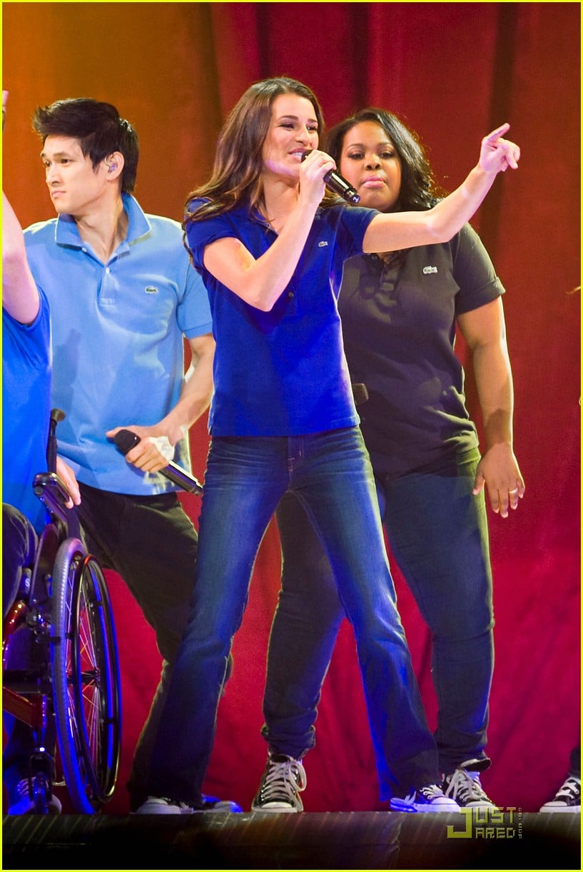 Paltrow Glee Concert Surprise Performance! Photo 2553272