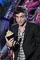 robert pattinson taylor lautner kiss movie awards 2011 04