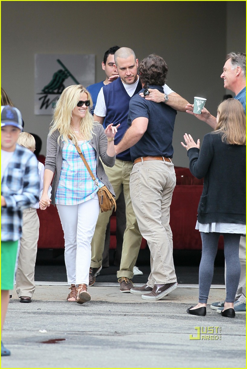 Reese Witherspoon Father's Day Church Service Photo 2553661