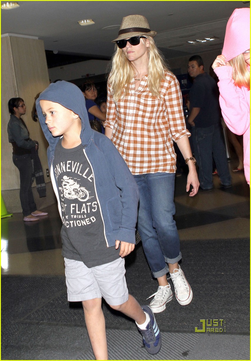 reese witherspoon deacon ava jim toth lax 042555850