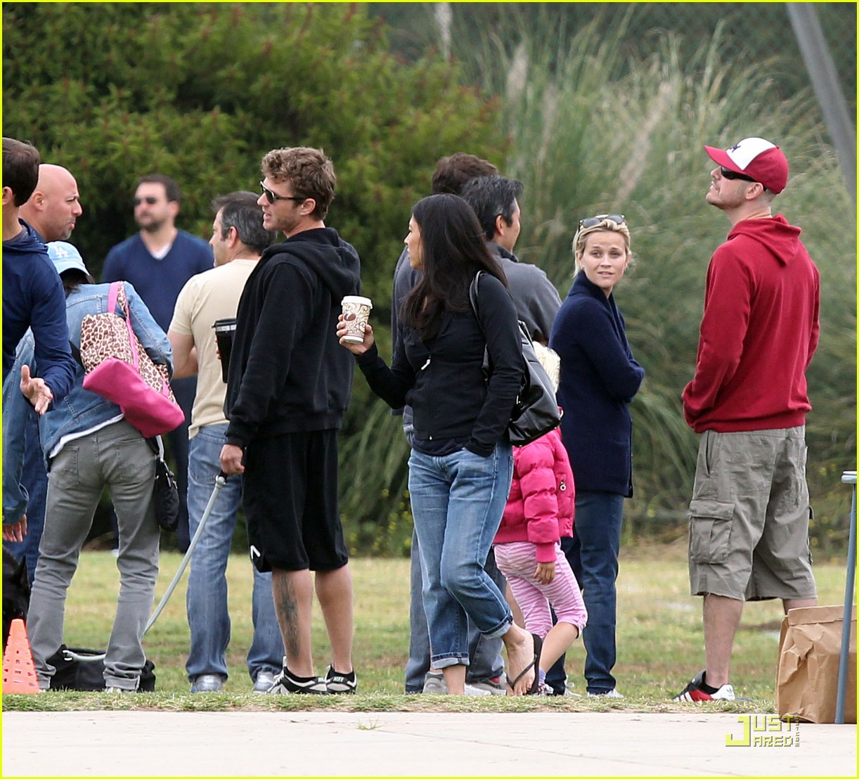 reese witherspoon deacons soccer game with ryan phillippe 032551639