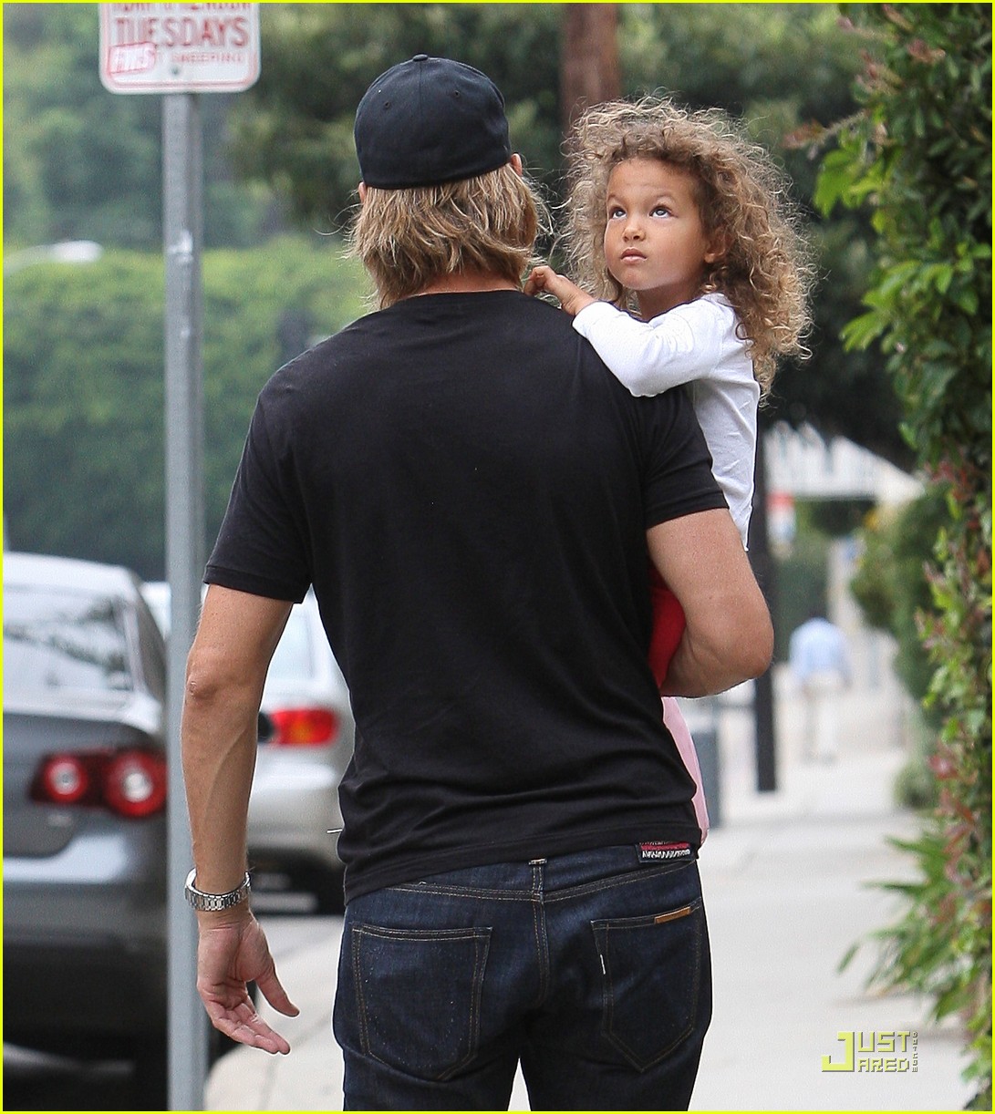 Gabriel Aubry Daddy Duties with Nahla Photo 2564852 Celebrity(02)