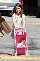 suri cruise pushes the baby carriage 02