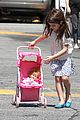suri cruise pushes the baby carriage 04