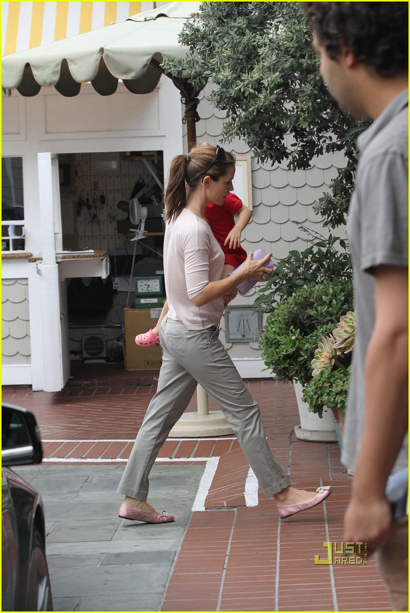 Jennifer Garner & Ben Affleck Brunch with the Girls! Photo 2557564(00)