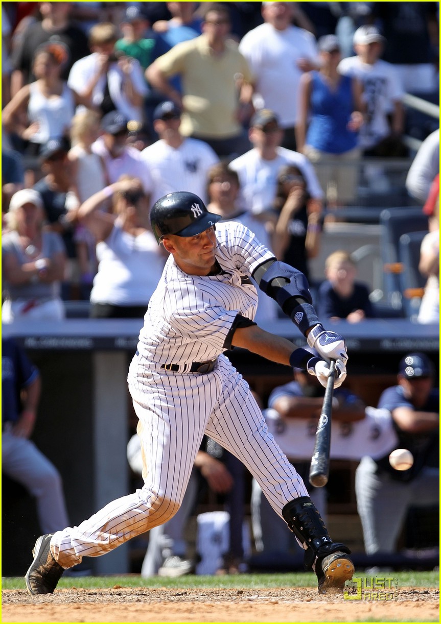 Minka Kelly Cheers for Derek Jeter's 3,000 Hits! Photo 2559219 Derek