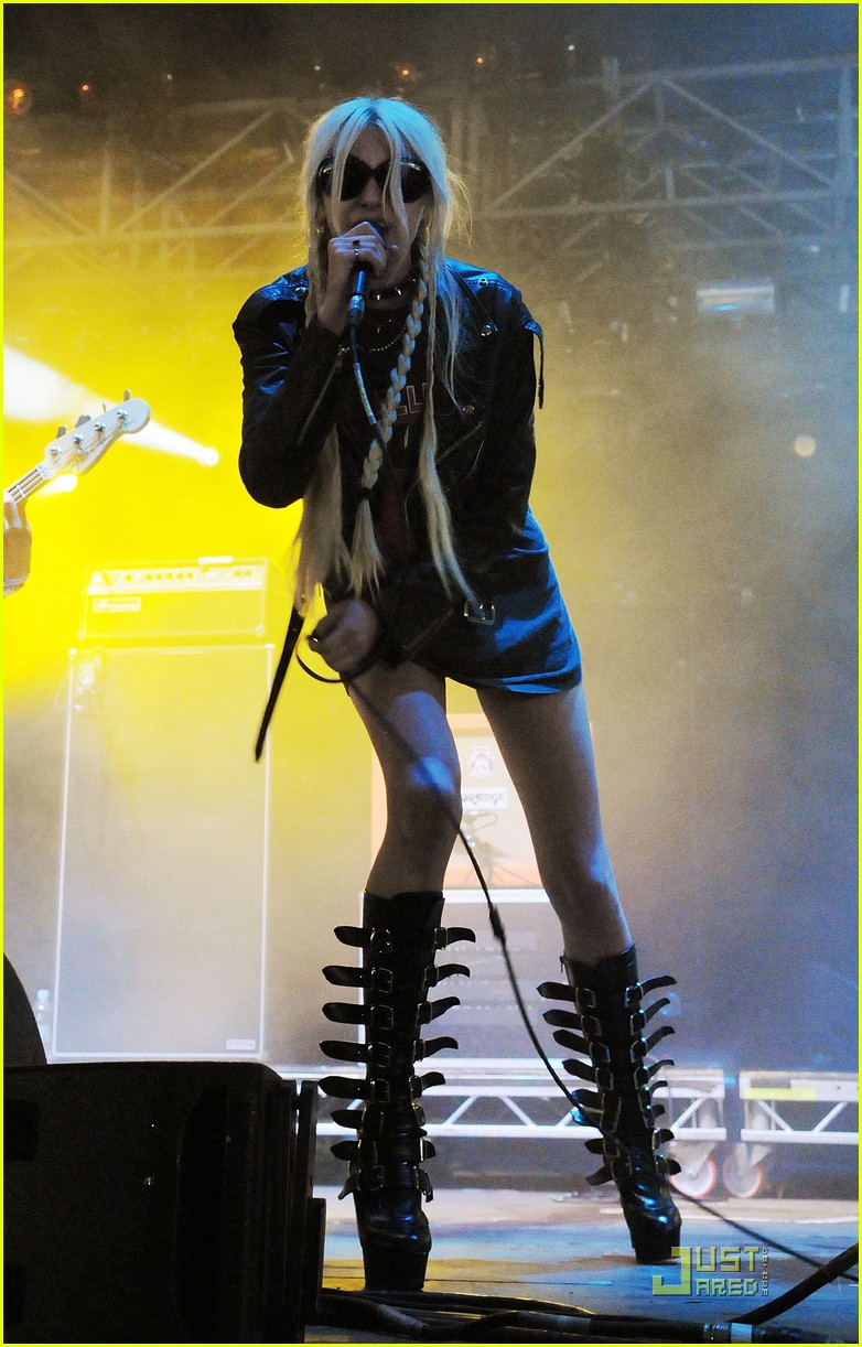 taylor momsen wireless festival with the pretty reckless 07