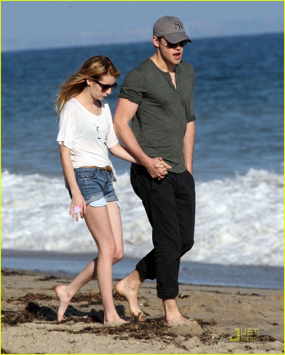 chord overstreet emma roberts holding hands on the beach 03