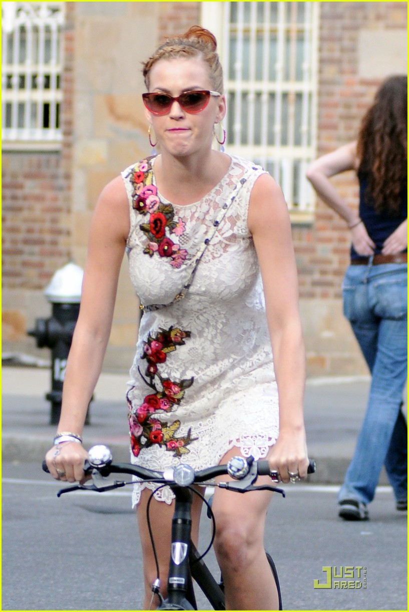 katy perry russell brand biking in nyc 04