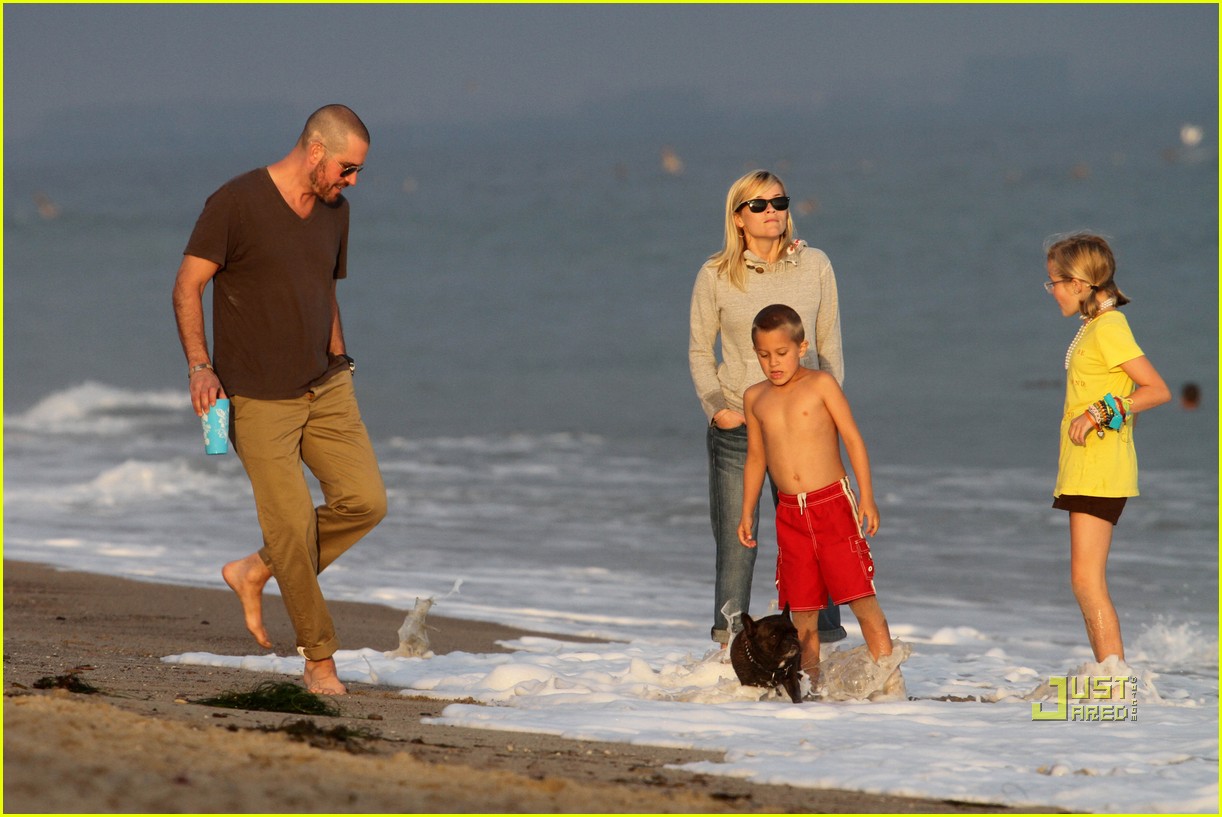 reese witherspoon jim toth deacon ava beach 192557786