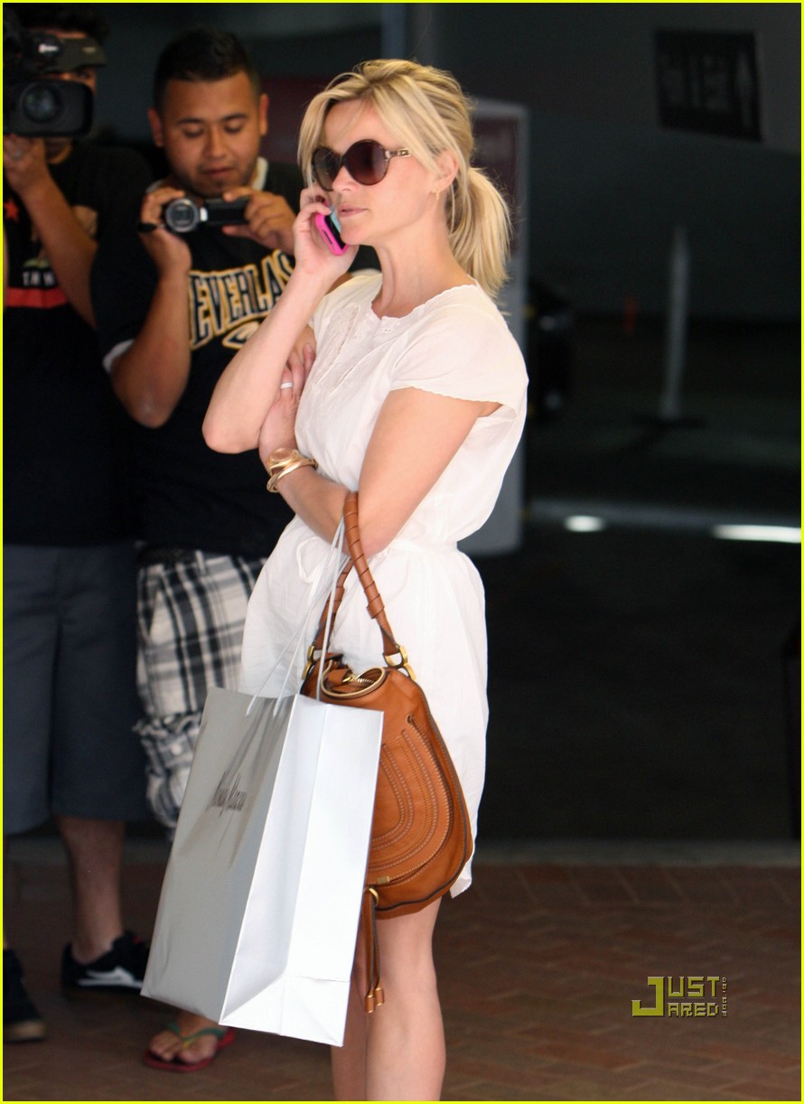 reese witherspoon neiman marcus shopping 03