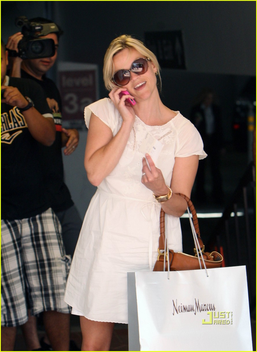 reese witherspoon neiman marcus shopping 05