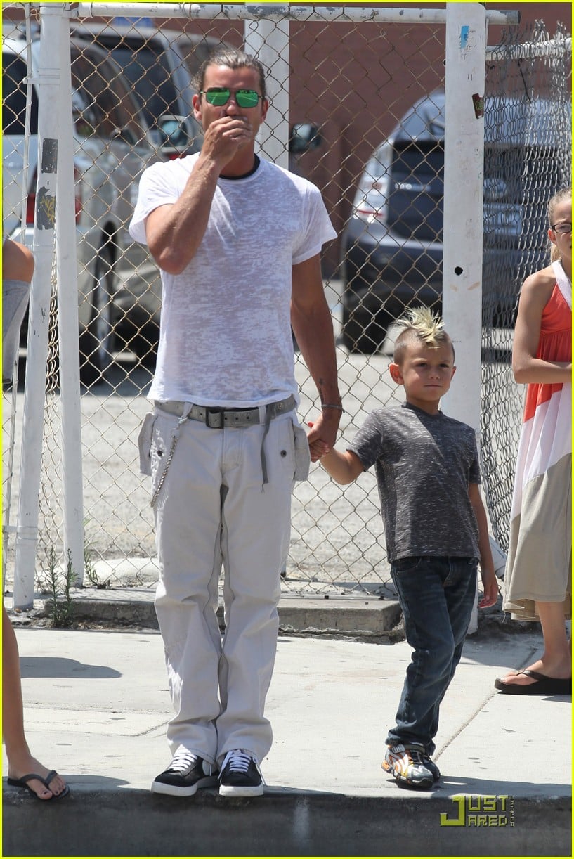 Gavin Rossdale Museum Visit with Kingston & Zuma! Photo 2563785