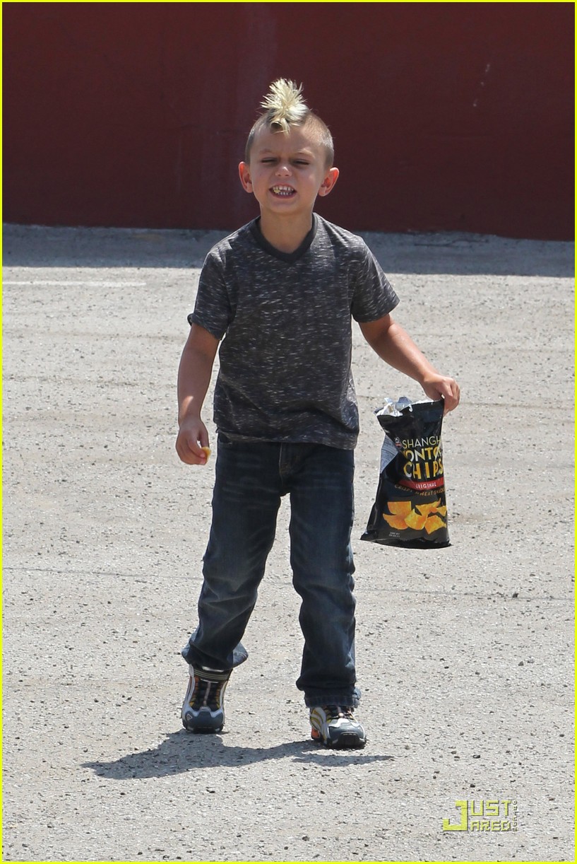 Gavin Rossdale Museum Visit with Kingston & Zuma! Photo 2563787