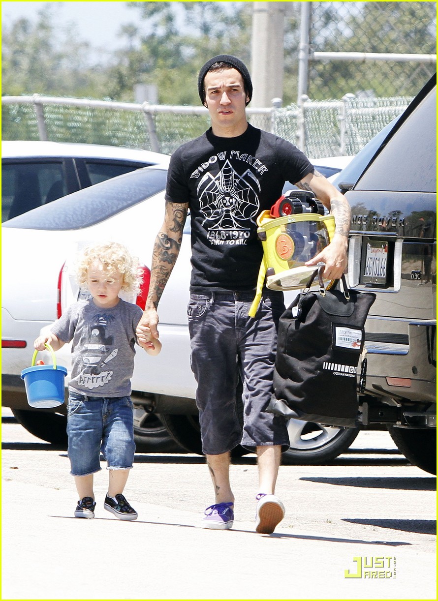pete wentz shirtless at the beach with bronx 062557361