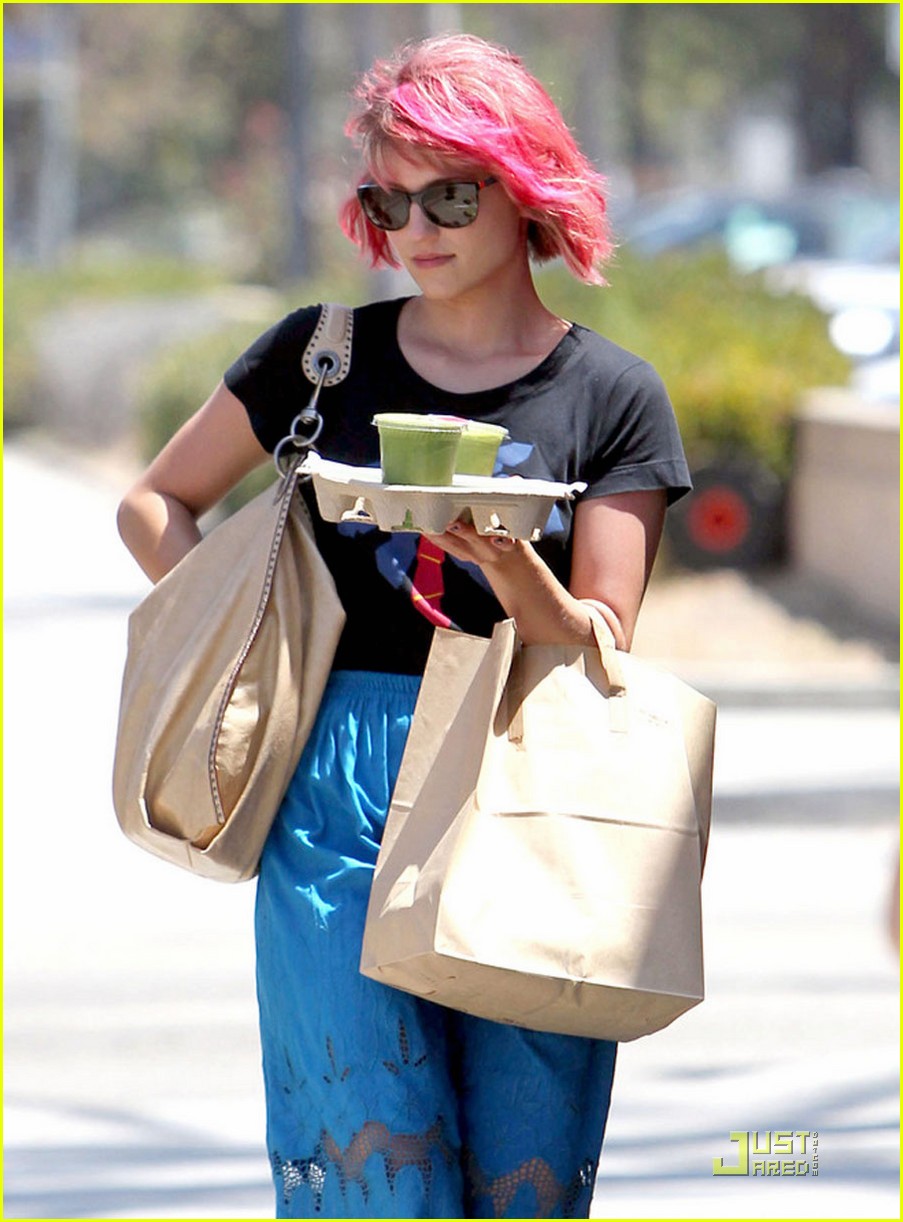 dianna agron back to pink hair 062571027
