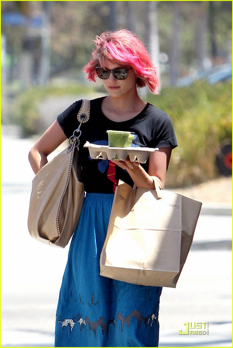 dianna agron back to pink hair 072571028