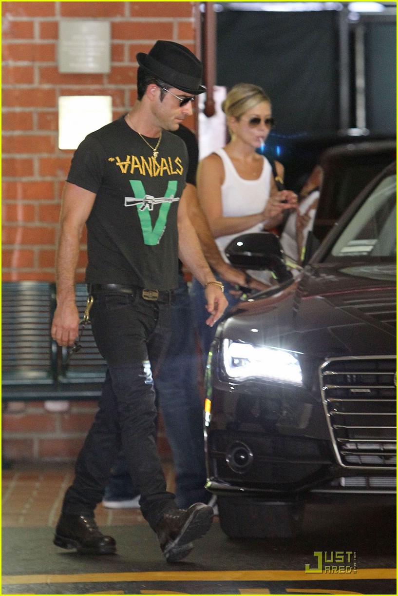 jennifer aniston doctors appointment with justin theroux 01