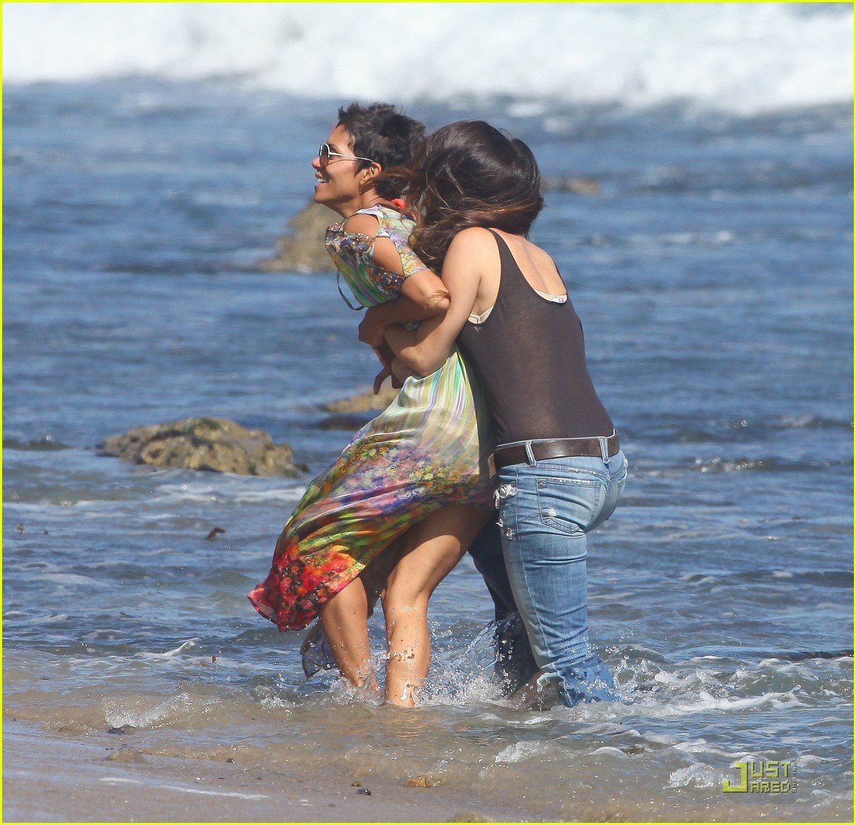 Halle Berry Bikini Beach Birthday Bash! Photo 2570246 Bikini