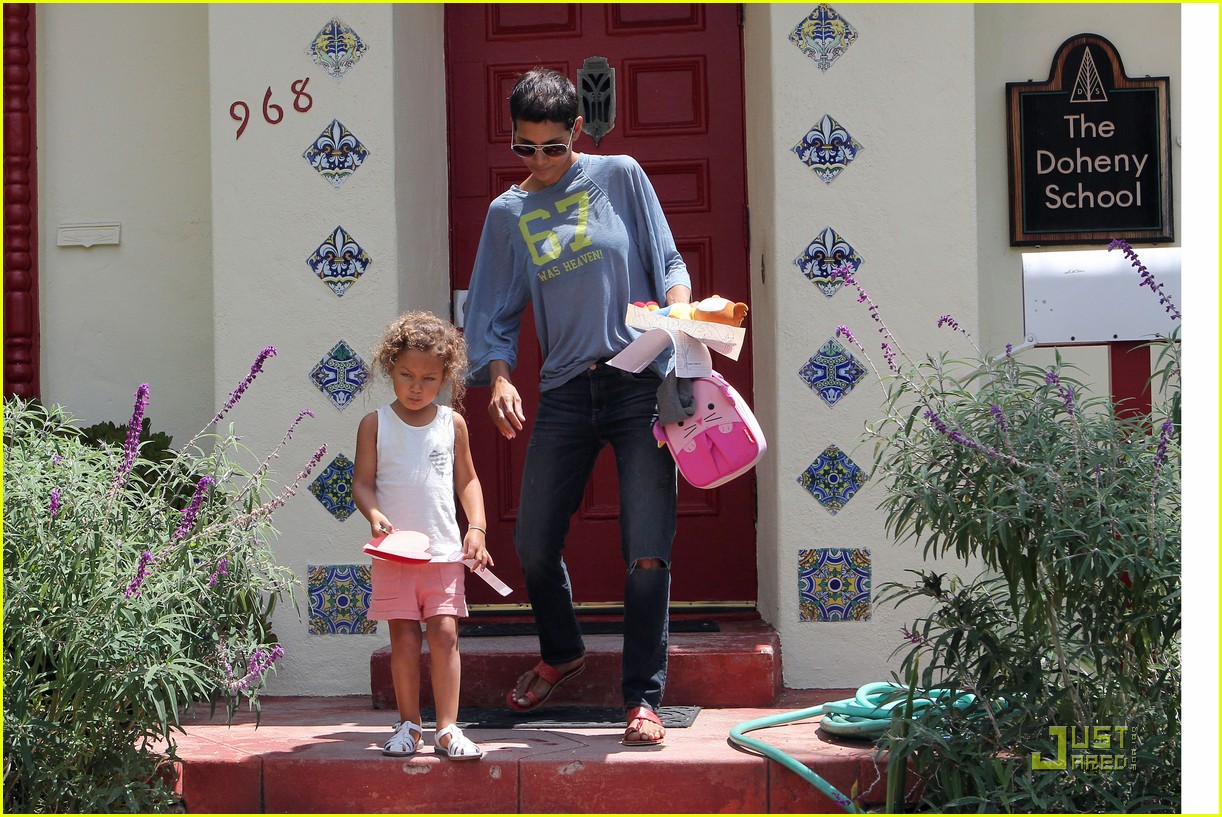 halle berry has hearts for nahla 102569561
