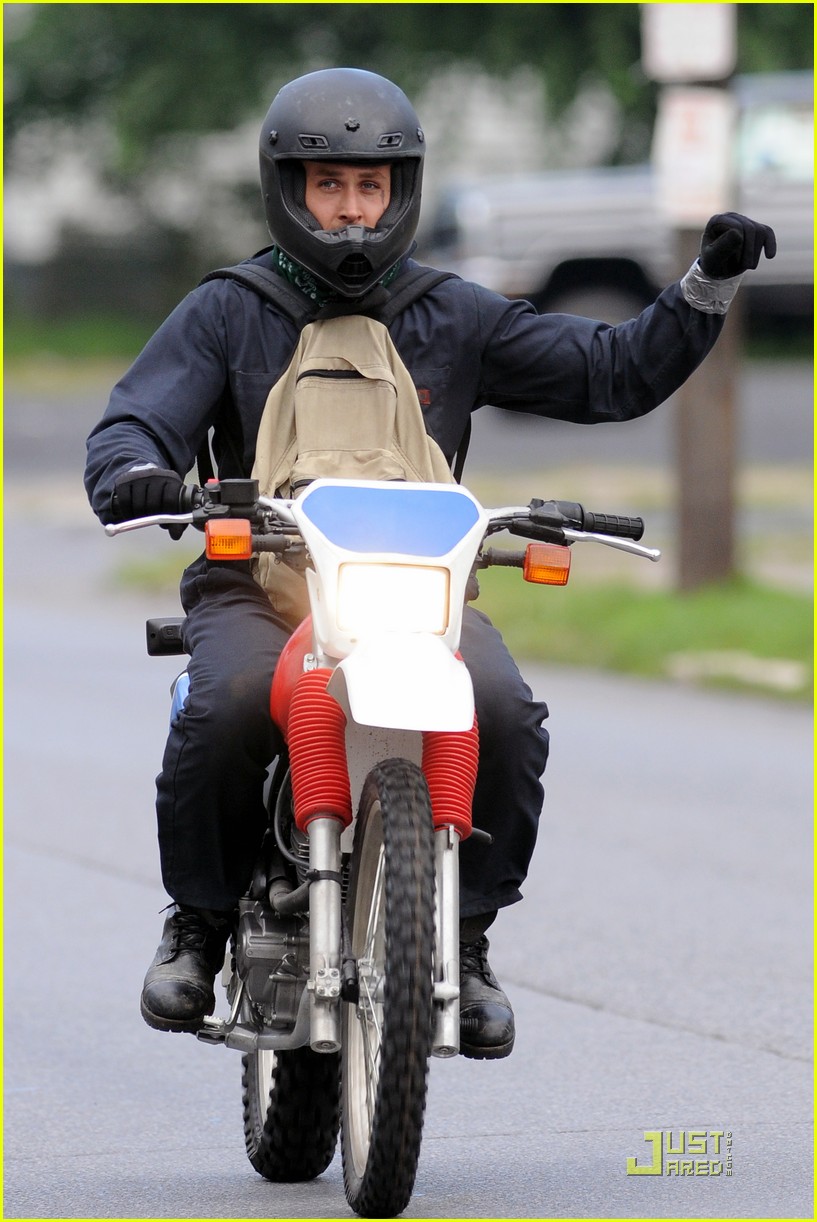 ryan gosling motorcycle pines 05