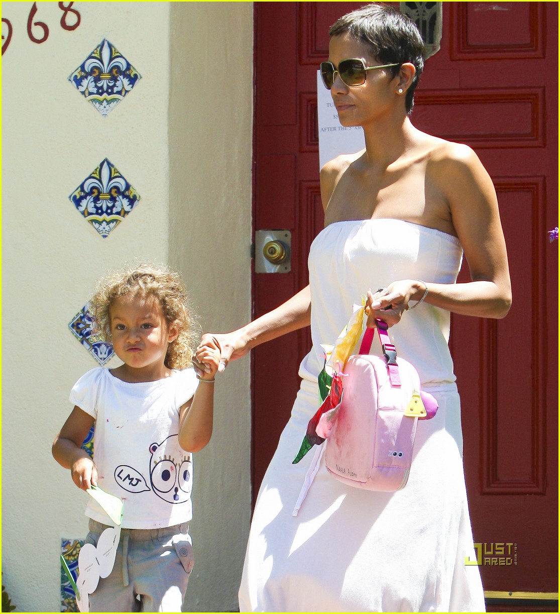 halle berry nahla picked up from school 11