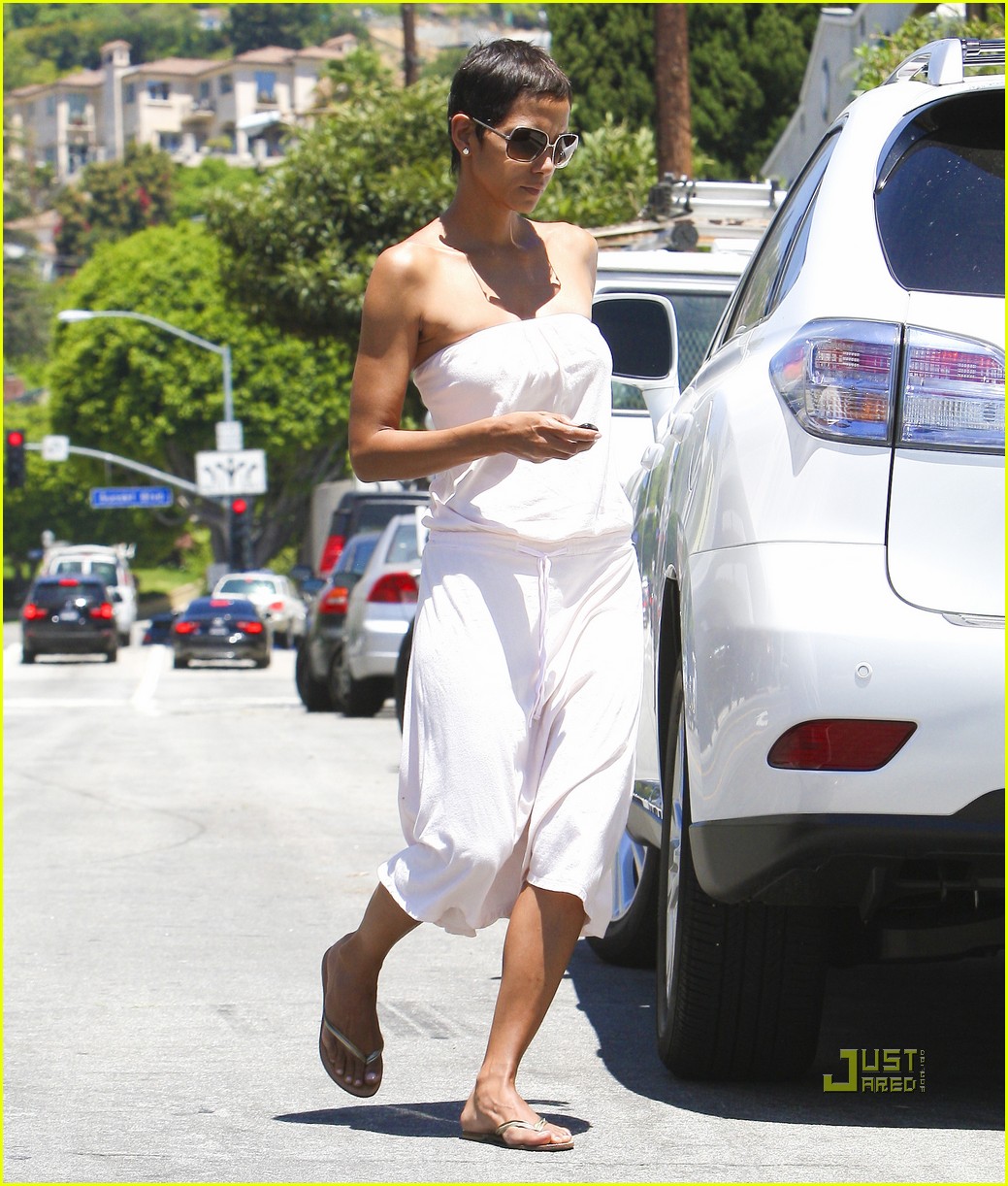 halle berry nahla picked up from school 172566292