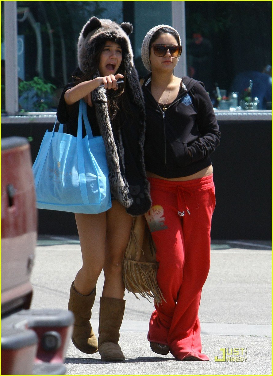 vanessa hudgens jinkys cafe with stella 092565516