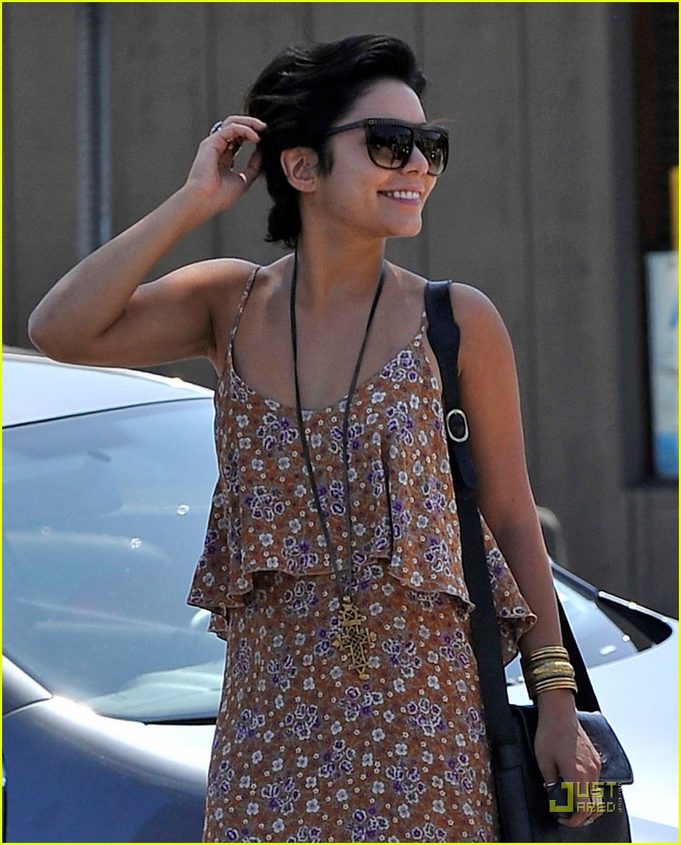 vanessa hudgens lunch with mystery man 022572193