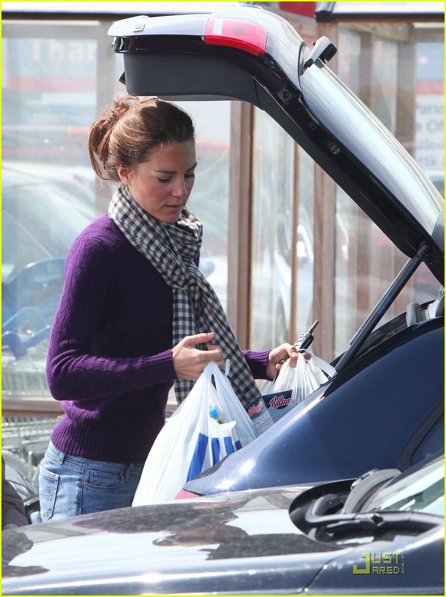 kate grocery shopping sans prince william 04