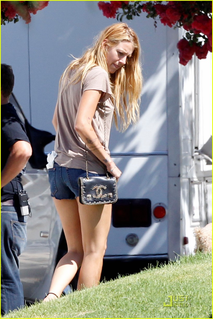 blake lively penny savages 022571280