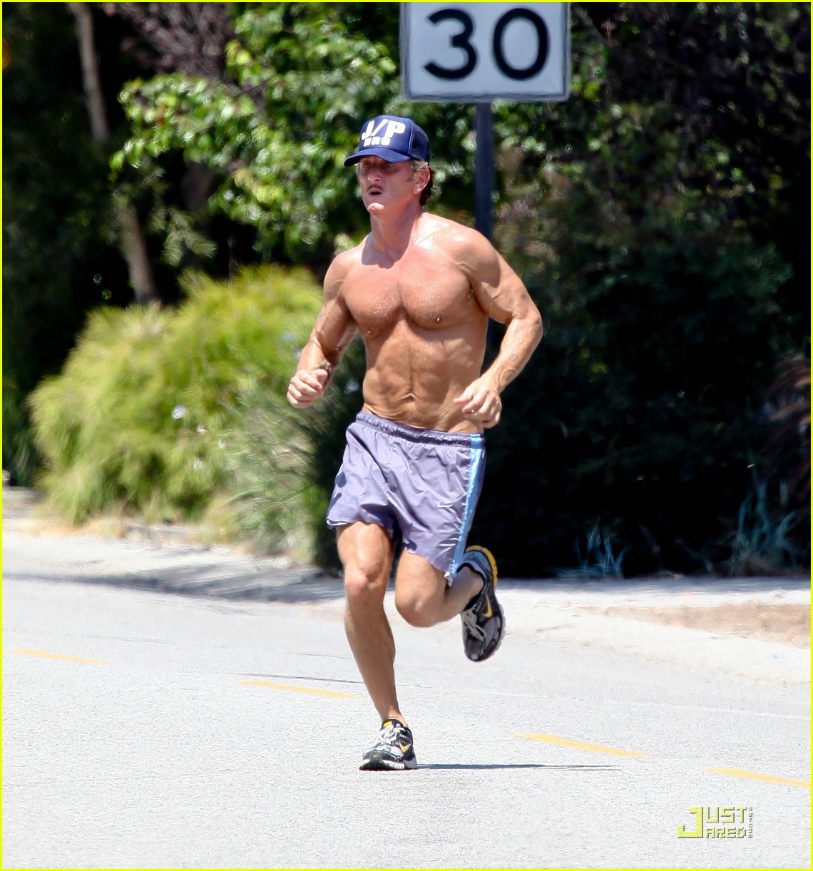 sean penn shirtless jogging with shannon costello 062574283