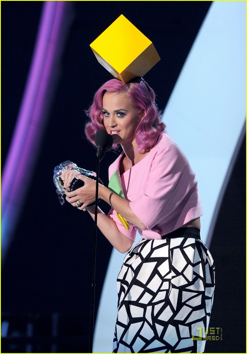 katy perry four costume changes at the mtv vmas 03