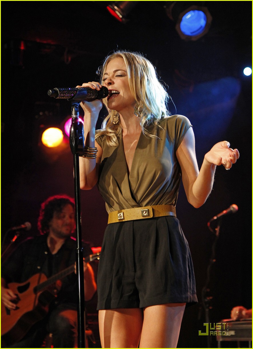 LeAnn Rimes: 'Lifting Lives' Concert in Chicago!: Photo 2570630 | Eddie ...