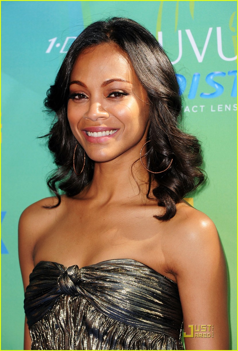 Zoe Saldana - Teen Choice Awards 2011 Red Carpet: Photo 2567829 | 2011