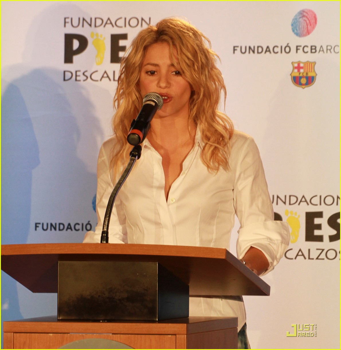 shakira barefoot foundation event with gerard pique 152566460