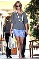 reese witherspoon back in brentwood 06