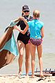 reese witherspoon surfing hawaii 03