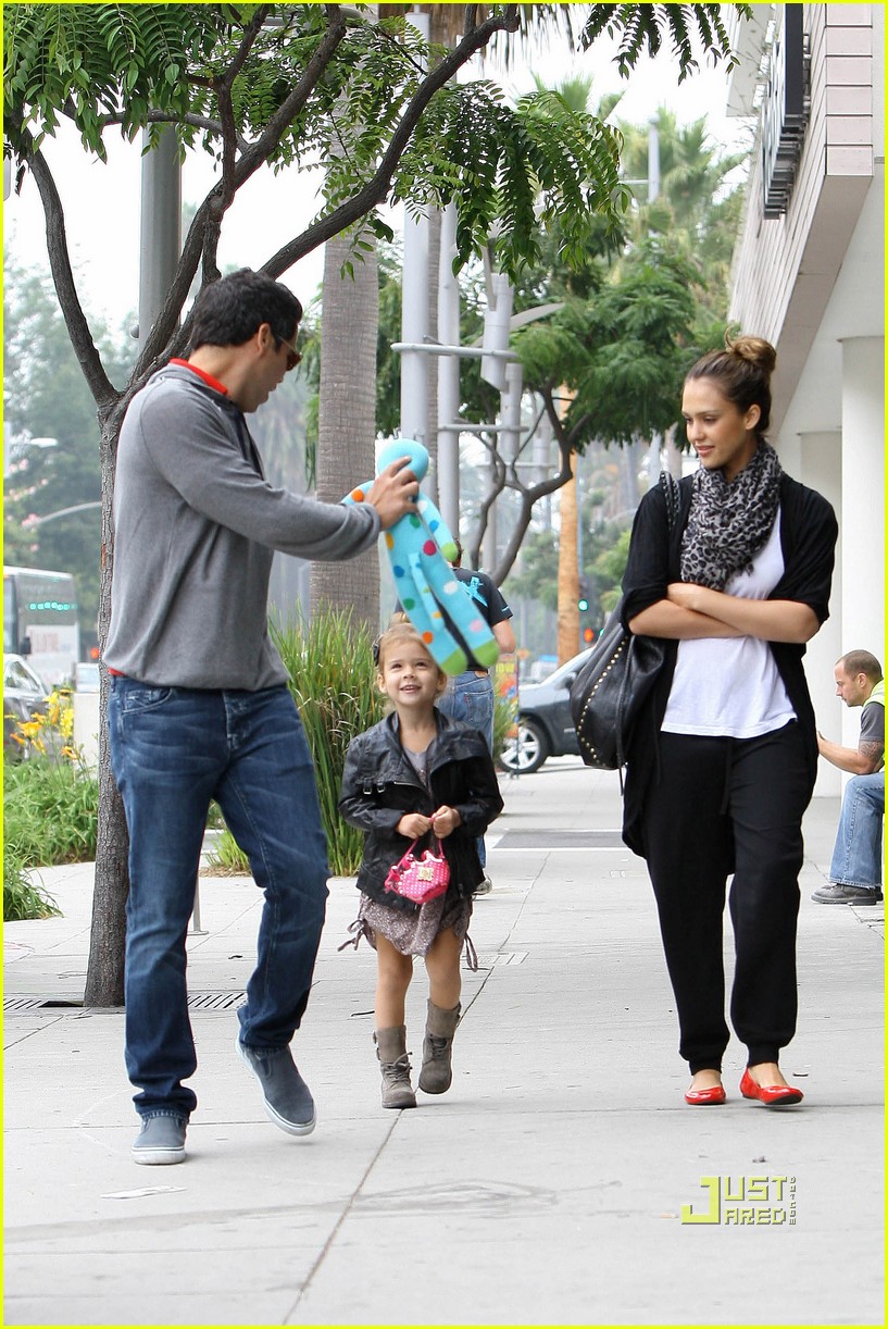 Jessica Alba & Honor Beverly Hills Brunch Photo 2583875 Cash Warren(02)
