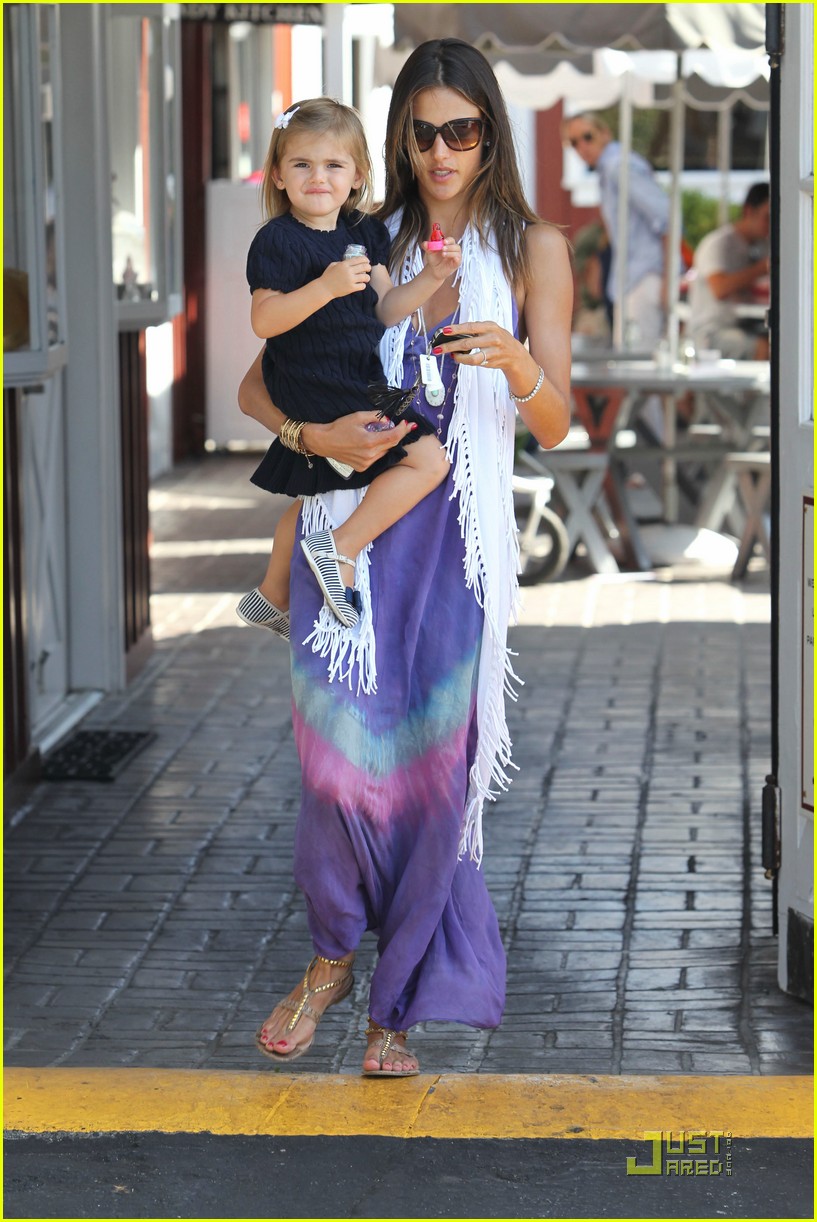alessandra ambrosio anja brentwood country mart 012575525