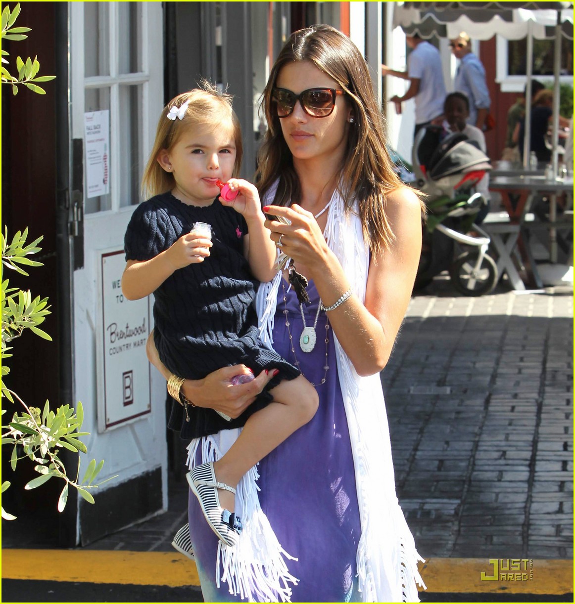 alessandra ambrosio anja brentwood country mart 062575530