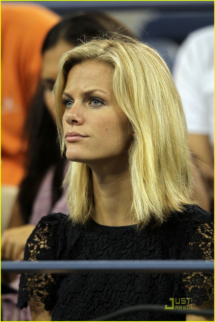 brooklyn decker supports andy roddick at the us open 01