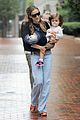 sarah jessica parker rainy day with the twins 04