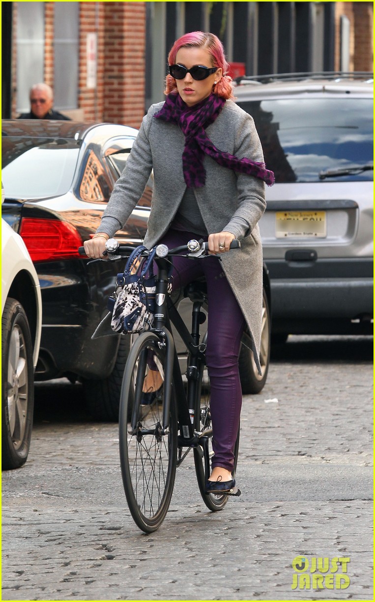 katy perry russell brand biking in nyc 02