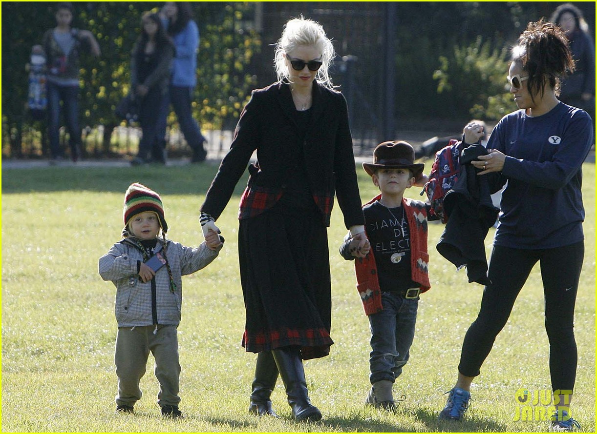 Gwen Stefani Swings with Kingston & Zuma Photo 2592541 Celebrity