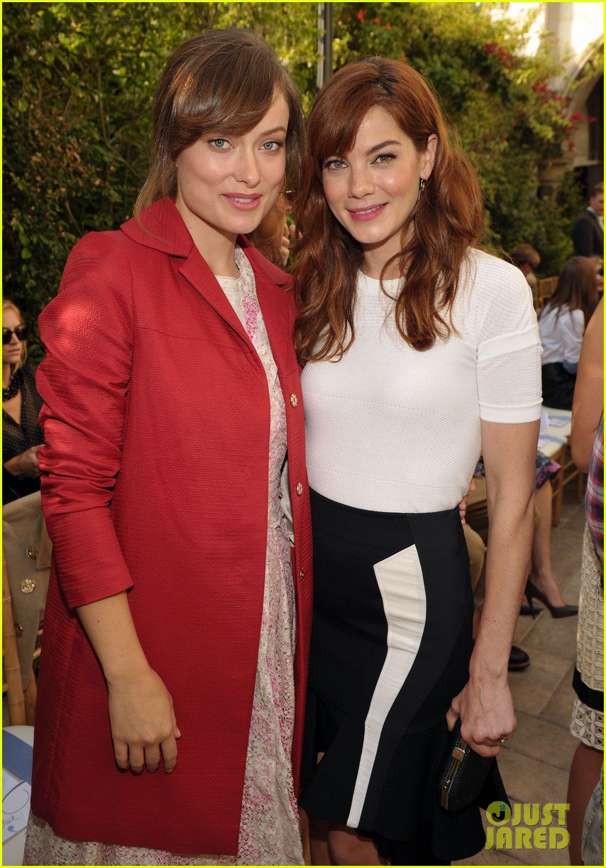 olivia wilde cfda vogue fashion fund with michelle monaghan 02