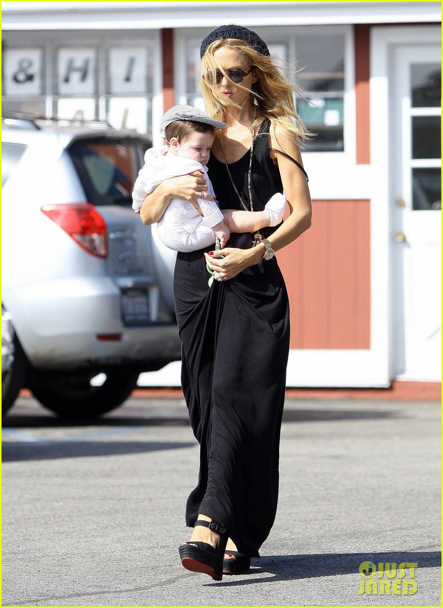 rachel zoe brentwood outing with baby skyler 022593037