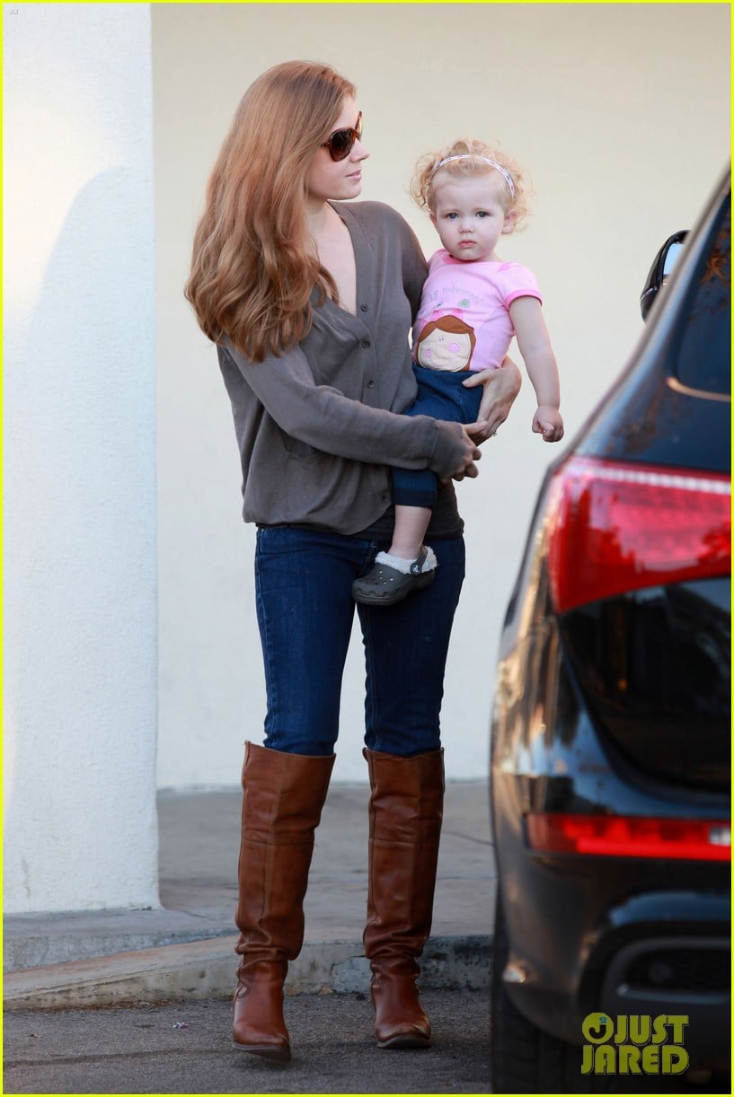 amy adams lunch errands with family 032604471