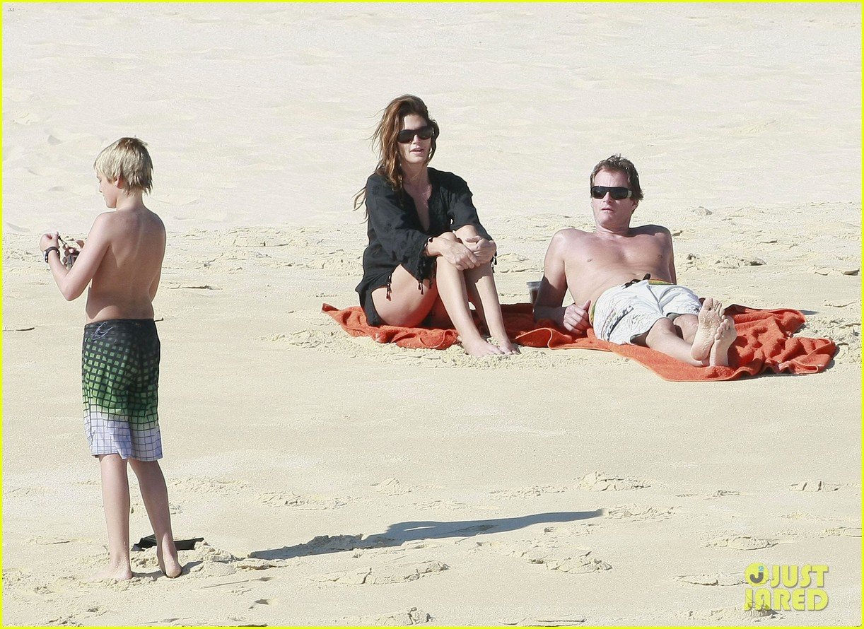 cindy crawford family time in mexico beach 10
